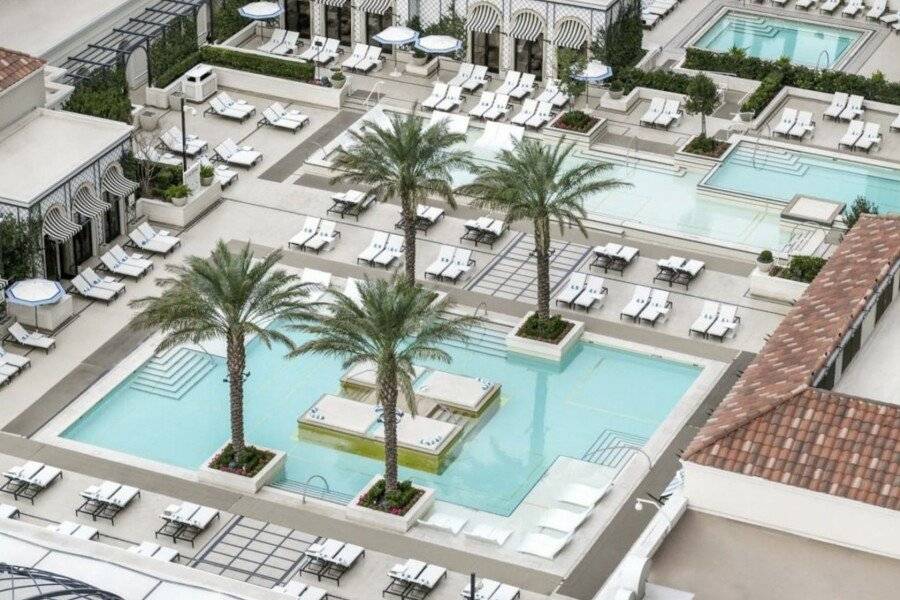 The Venetian® Resort Las Vegas outdoor pool,spa,garden