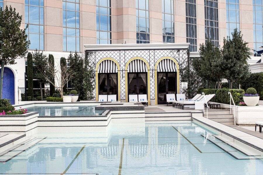 The Venetian® Resort Las Vegas outdoor pool