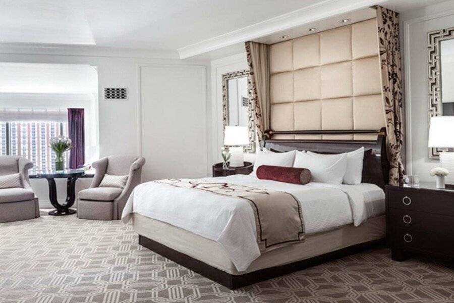 The Palazzo at The Venetian® hotel bedroom