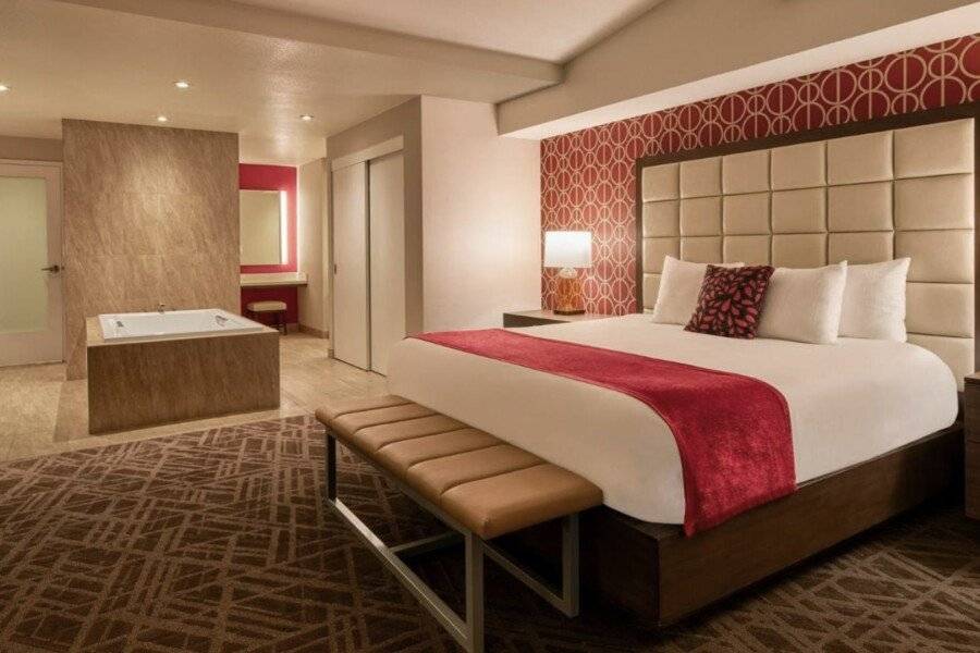Horseshoe Las Vegas formerly Bally's hotel bedroom,jacuzzi