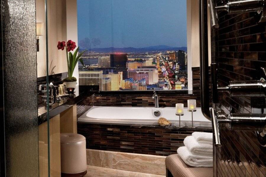 Trump International Hotel Las Vegas bathtub,ocean view