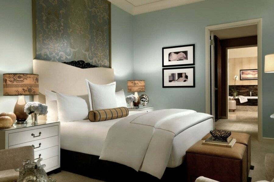 Trump International Hotel Las Vegas hotel bedroom