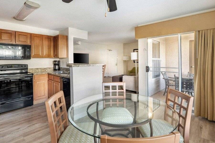 Hilton Vacation Club Desert Retreat Las Vegas kitchen, hotel bedroom