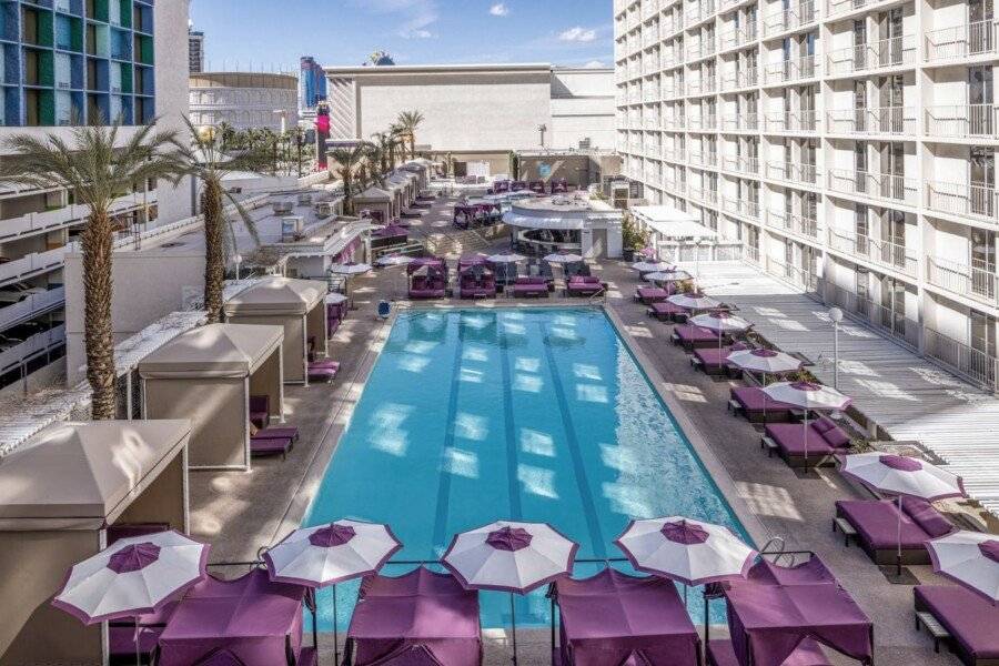 Harrah's Hotel & Casino outdoor pool,hotel facade