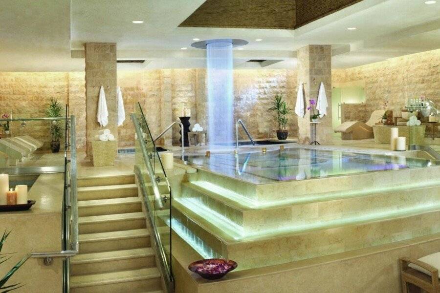 Caesars Palace Hotel & Casino spa,jacuzzi