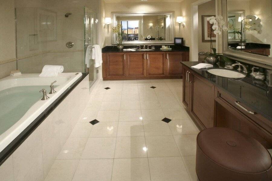 The Signature at MGM Grand - All Suites bathtub