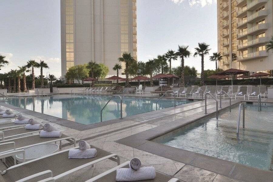 The Signature at MGM Grand - All Suites outdoor pool