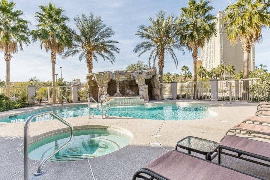 Comfort Inn & Suites Henderson - Las Vegas outdoor pool,jacuzzi,garden