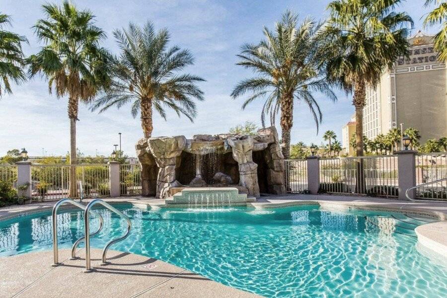 Comfort Inn & Suites Henderson - Las Vegas outdoor pool