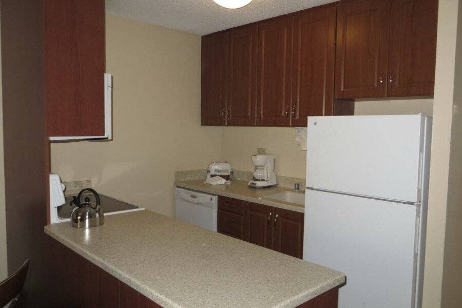 Jockey Resort Suites Center Strip kitchen