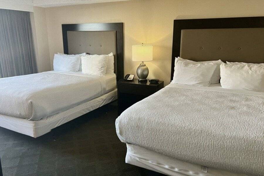 Jockey Resort Suites Center Strip hotel bedroom