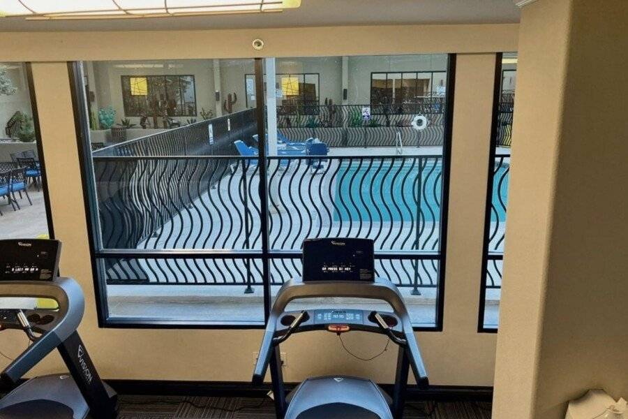 Jockey Resort Suites Center Strip fitness centre, pool