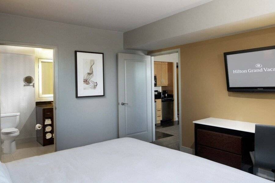 Hilton Grand Vacations Club Elara Center Strip Las Vegas hotel bedroom