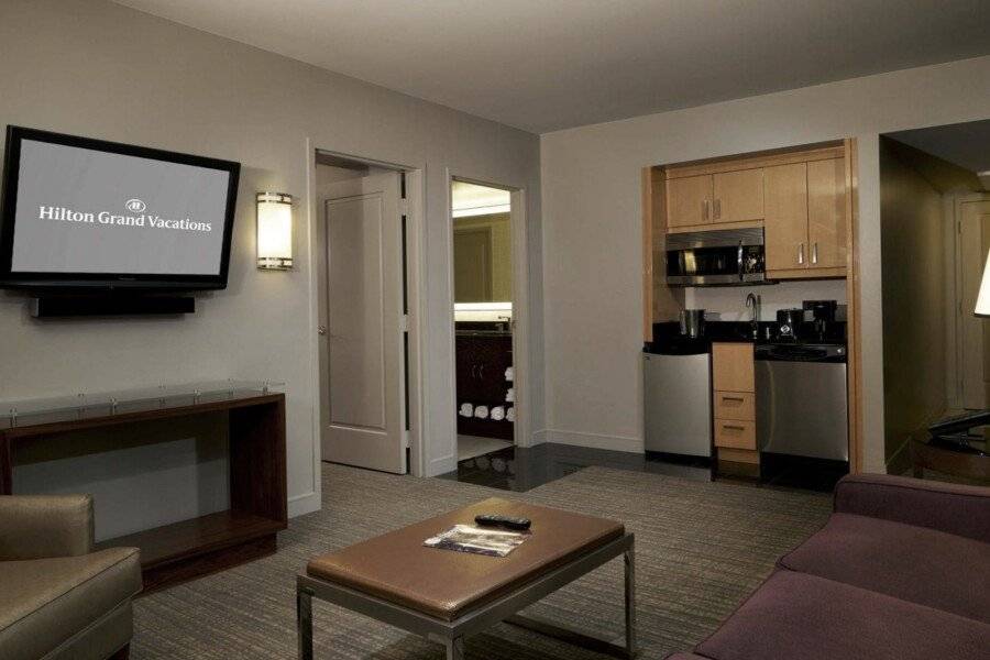 Hilton Grand Vacations Club Elara Center Strip Las Vegas hotel bedroom,kitchen