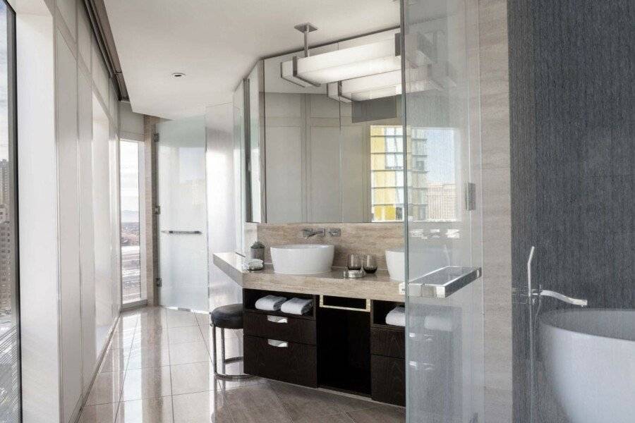 Waldorf Astoria Las Vegas hotel bedroom,bathtub