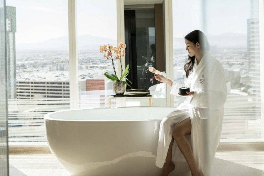 Waldorf Astoria Las Vegas bathtub,ocean view