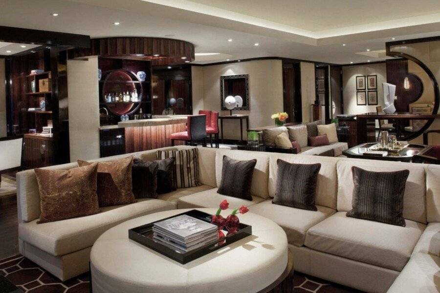 Waldorf Astoria Las Vegas lounge