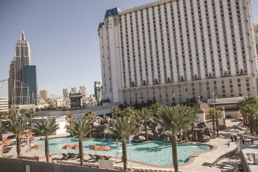 Excalibur facade,outdoor pool