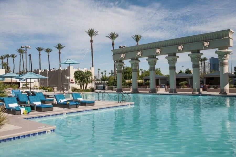 Luxor outdoor pool