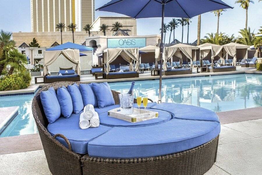 Luxor outdoor pool