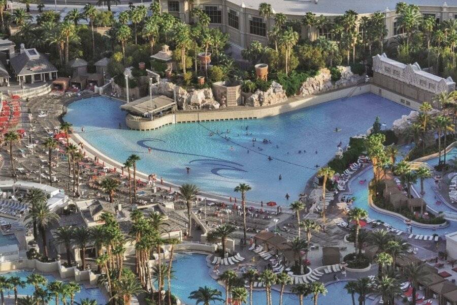 Mandalay Bay outdoor pool,water park