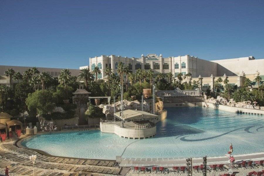 Mandalay Bay facade,outdoor pool