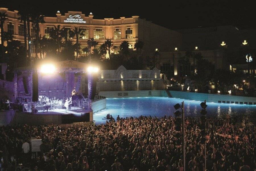 Mandalay Bay , facade, outdoor pool