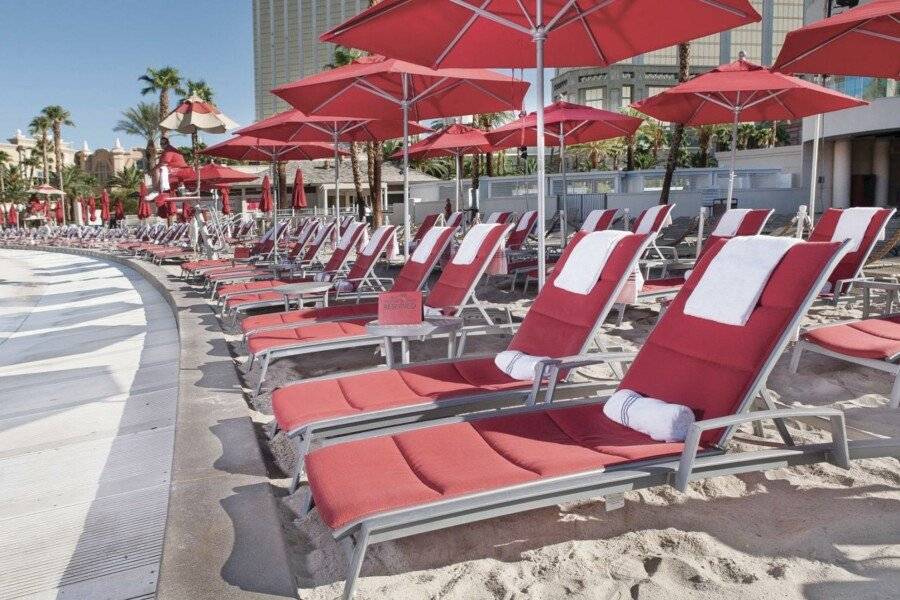 Mandalay Bay outdoor pool