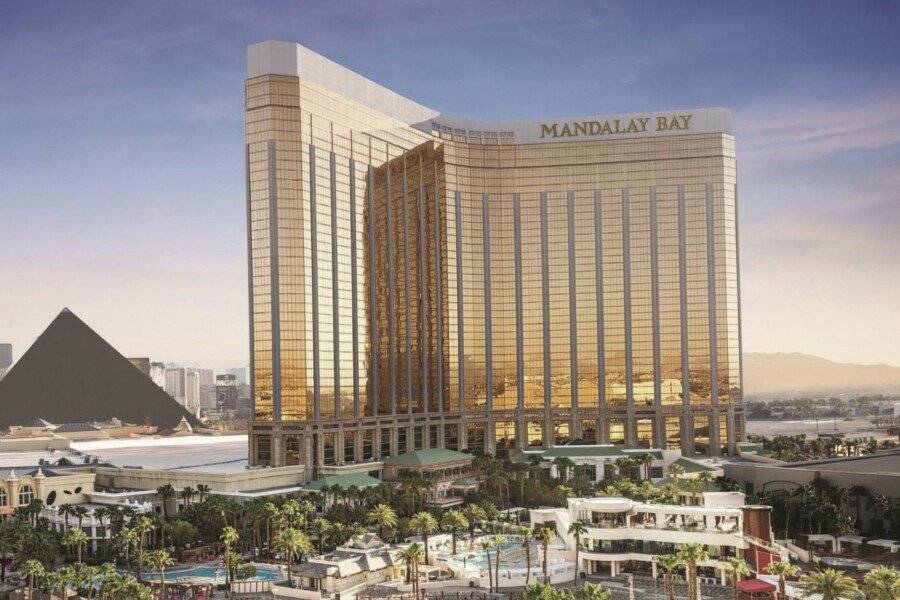 Mandalay Bay facade, outdoor pool