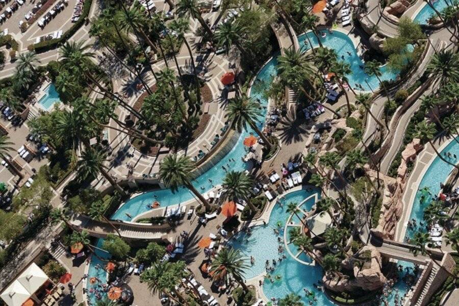 MGM Grand outdoor pool,water park