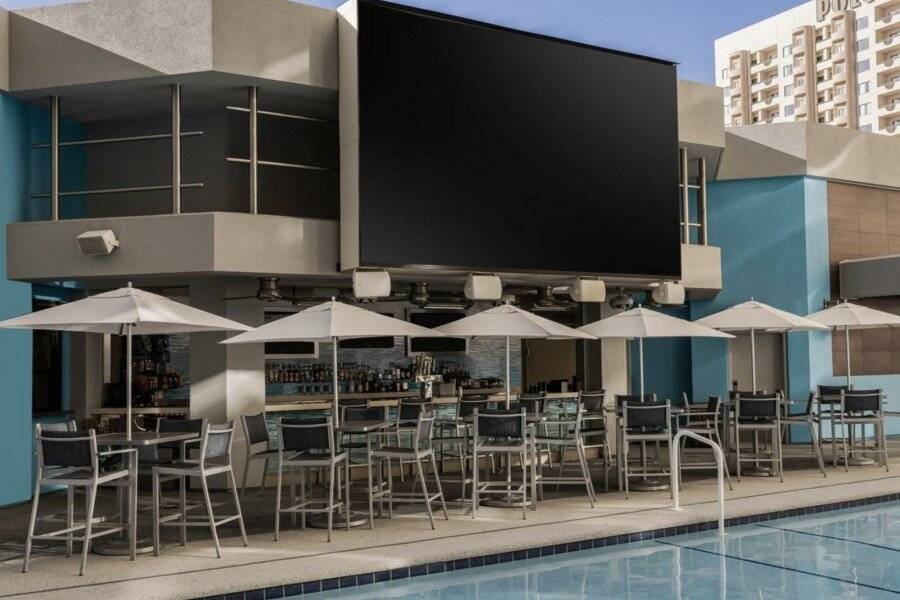 Marriott&#039;s Grand Chateau pool,bar