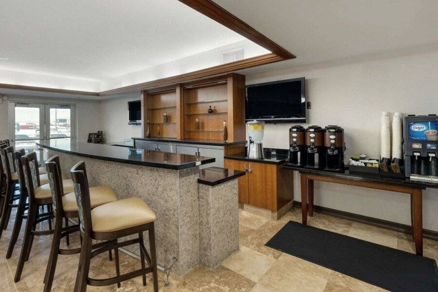 Best Western Plus Henderson Hotel bar