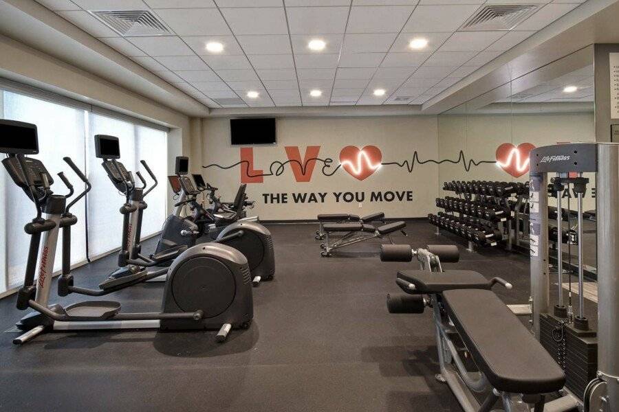 Hampton Inn & Suites Convention Center - No Resort Fee fitness centre