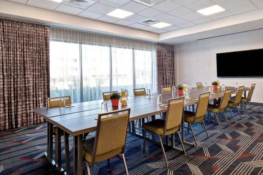 Hampton Inn & Suites Convention Center - No Resort Fee conference room,meeting room