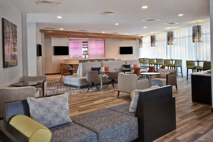 Hampton Inn & Suites Convention Center - No Resort Fee lobby