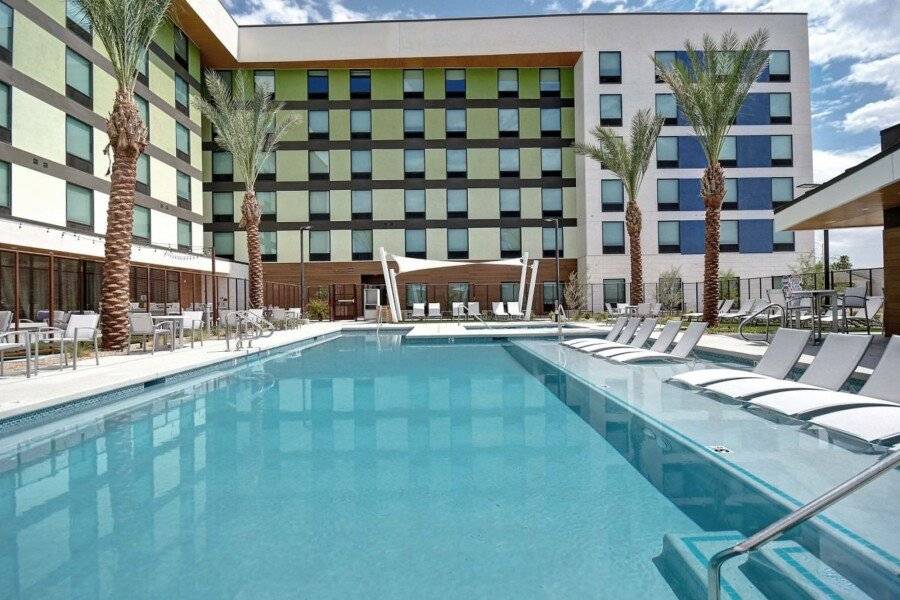 Hampton Inn & Suites Convention Center - No Resort Fee facade,outdoor pool