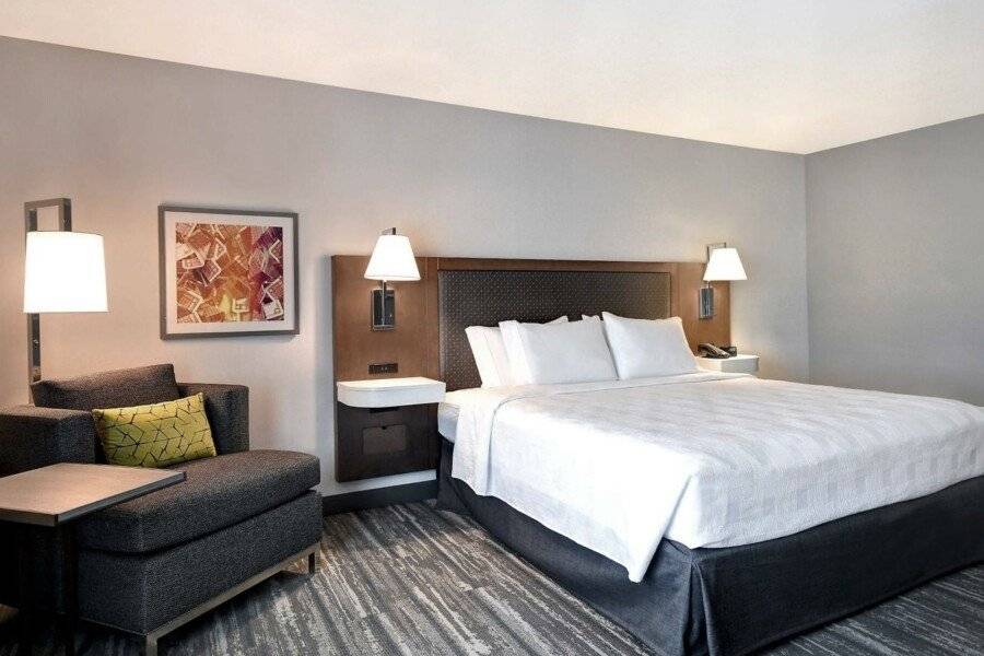 Hampton Inn & Suites Convention Center - No Resort Fee hotel bedroom