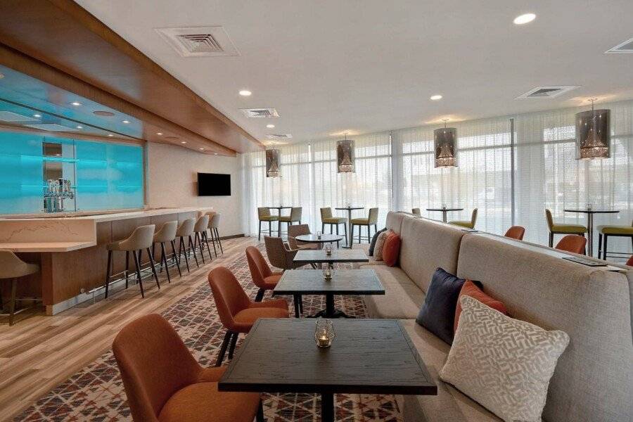 Home2 Suites by Hilton Convention Center lounge, restaurant, bar