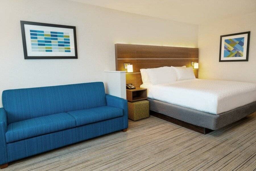 Holiday Inn Express & Suites hotel bedroom