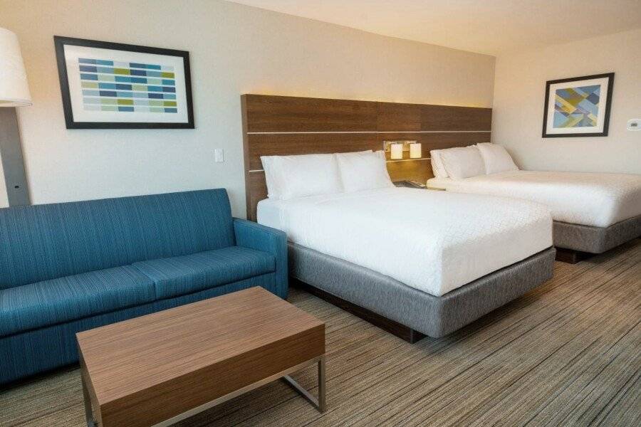 Holiday Inn Express & Suites hotel bedroom