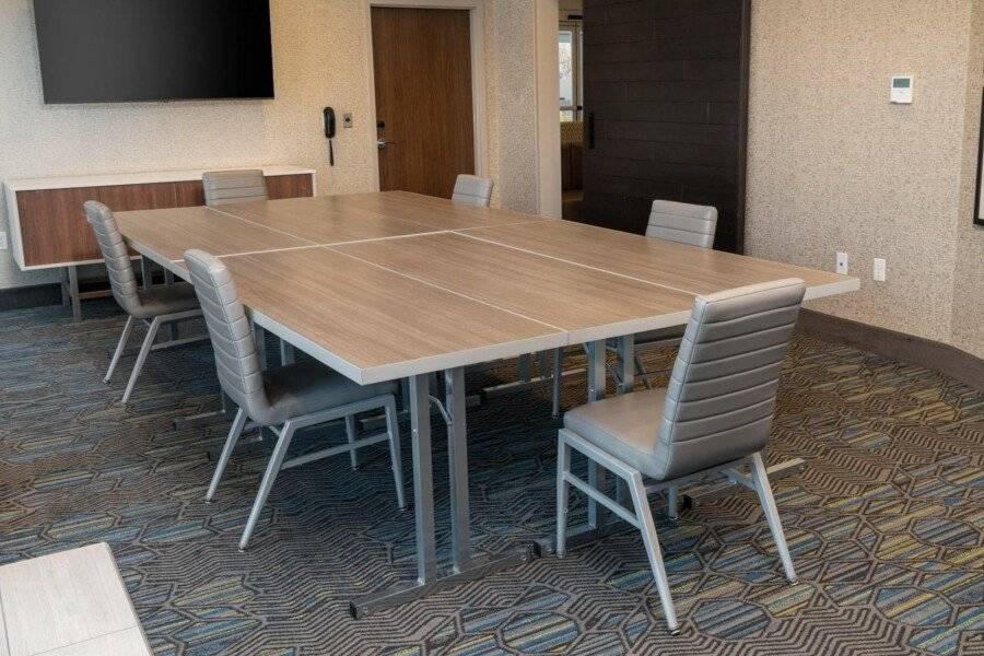 Holiday Inn Express & Suites conference room,meeting room