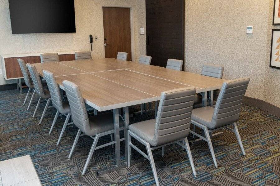 Holiday Inn Express & Suites conference room,meeting room