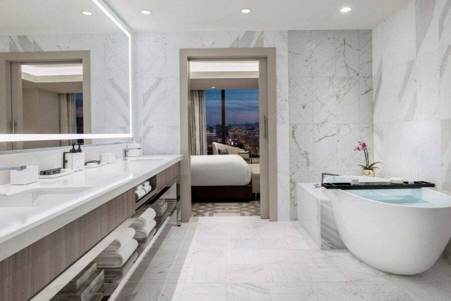 Crockfords Las Vegas, LXR Hotels & Resorts at Resorts World bathtub