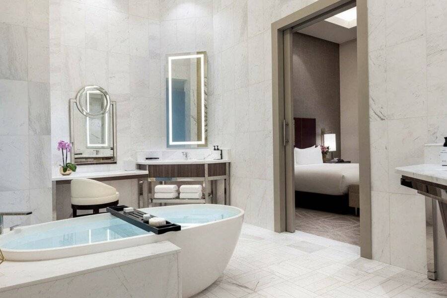 Crockfords Las Vegas, LXR Hotels & Resorts at Resorts World bathtub