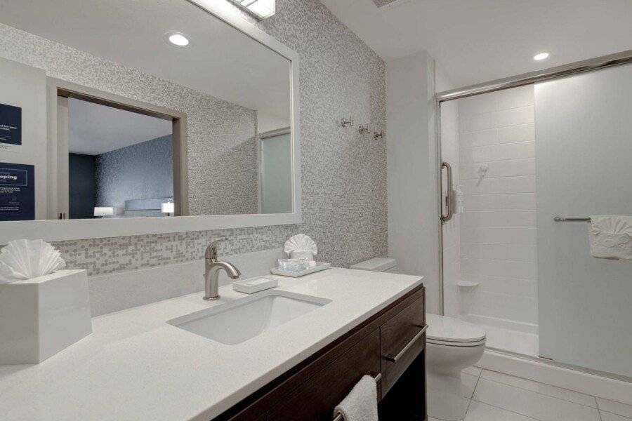 Home2 Suites By Hilton Las Vegas Northwest bathtub