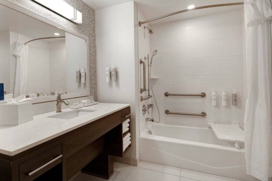 Home2 Suites By Hilton Las Vegas Northwest bathtub