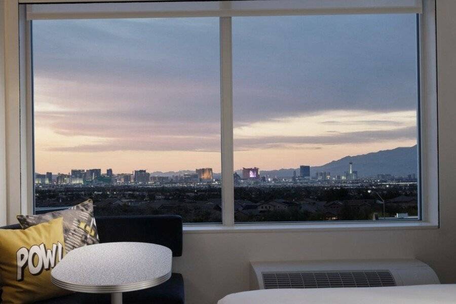 Aloft Henderson, Las Vegas hotel bedroom,ocean view