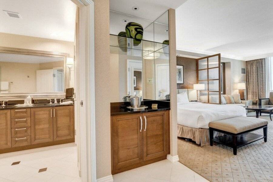 MGM Signature Towers by FantasticStay hotel bedroom