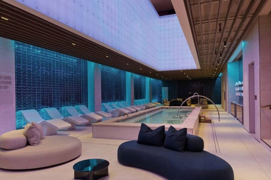 Fontainebleau Las Vegas spa,pool