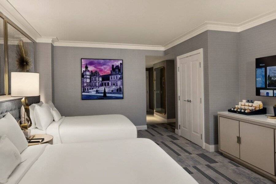 Fontainebleau Las Vegas hotel bedroom